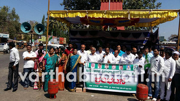 ಉಡುಪಿ: ಅಡುಗೆ ಅನಿಲ ಏರಿಕೆ ವಿರುದ್ಧ ಜೆಡಿಎಸ್ ಪ್ರತಿಭಟನೆ